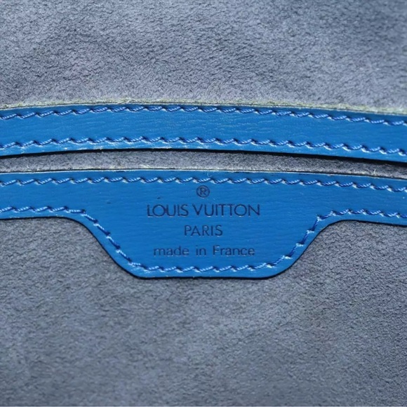 Auth Louis Vuitton Blue Epi Tote, gently loved in Good condition 😍🇫🇷 Final
price - Picture 3 of 17